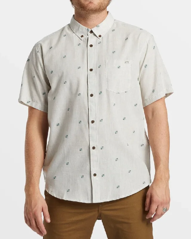 Men's versatile gym wear shirt-Billabong Short Sleeve Men's Woven Shirts