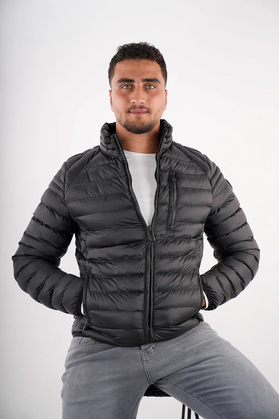 Men's functional utility jacket-Black Puffer Jacket With Zipper Design