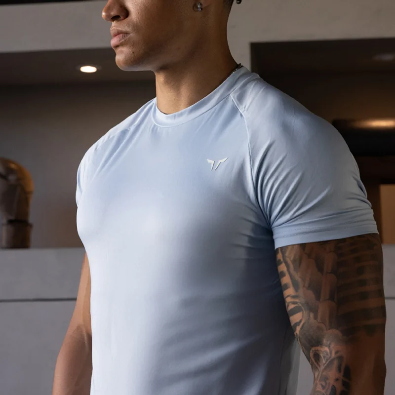 Men's minimalist design t-shirt-Essential Ultralight Gym Tee - Skyway